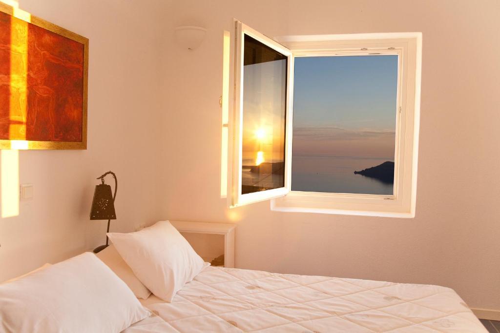 Whitedeck Santorini Hotel Imerovigli  Bilik gambar